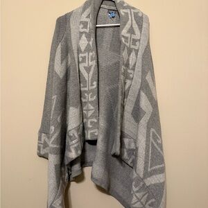 Neiman Marcus Gray and Cream Patterned Poncho